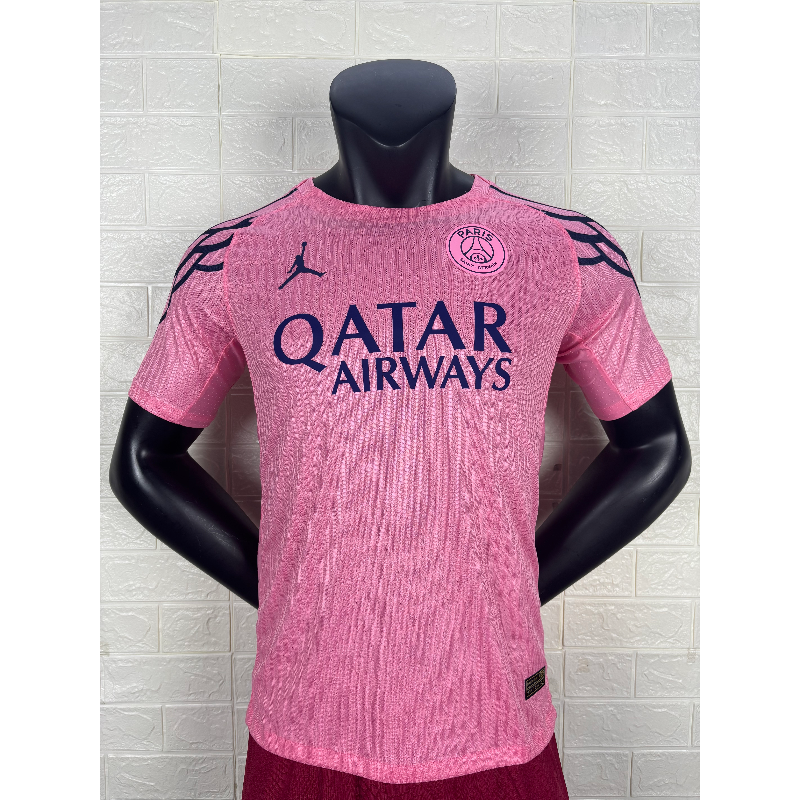 PSG 25/26 – Maglia Speciale Rosa Versione Giocatore PSG 25/26 – Maglia Speciale Rosa Versione Giocatore