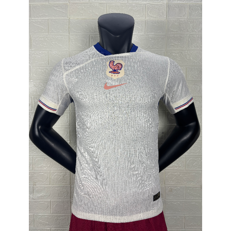 Francia 2025/26 – Maglia Trasferta Versione Giocatore Francia 2025/26 – Maglia Trasferta Versione Giocatore